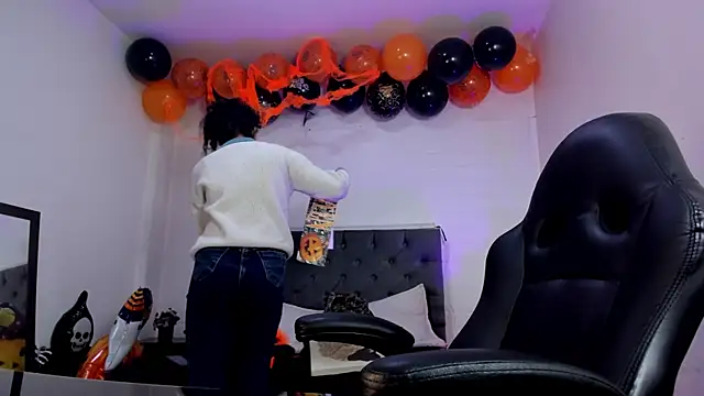 Snapshot of Ellie_Alves chatting on 11-05-25, 12:05 Ellie Alves online show from 11-05-25, 12:05