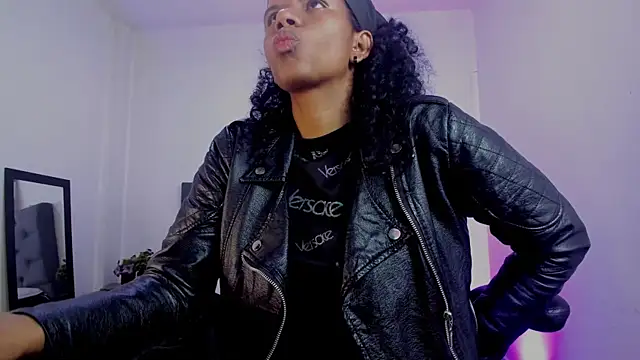 Snapshot of Ellie_Alves chatting on 11-07-25, 01:22 Ellie Alves online show from 11-07-25, 01:22