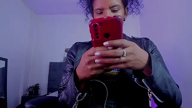 Snapshot of Ellie_Alves chatting on 11-10-25, 01:43 Ellie Alves online show from 11-10-25, 01:43