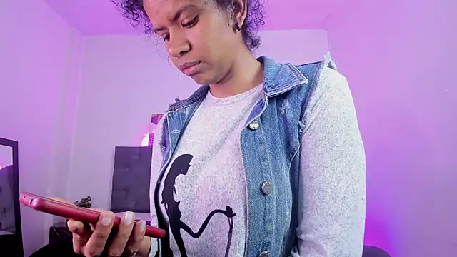 Snapshot of Ellie_Alves chatting on 11-11-25, 01:33 Ellie Alves online show from 11-11-25, 01:33