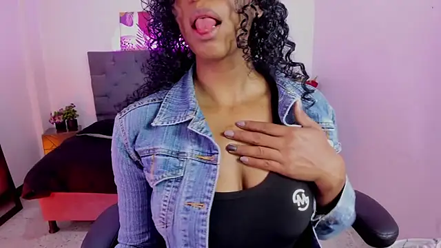 Snapshot of Ellie_Alves chatting on 11-13-25, 01:21 Ellie Alves online show from 11-13-25, 01:21