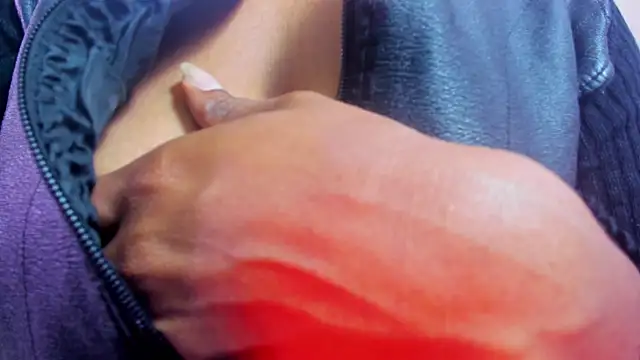 Snapshot of Ellie_Alves chatting on 12-04-25, 04:27 Ellie Alves online show from 12-04-25, 04:27