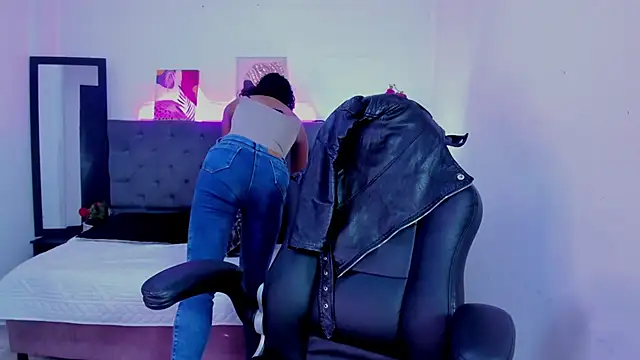 Snapshot of Ellie_Alves chatting on 12-14-25, 01:27 Ellie Alves online show from 12-14-25, 01:27