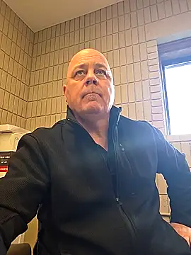 Snapshot of horny4you1 chatting on 10-28-25, 06:54 horny4you1 online show from 10-28-25, 06:54