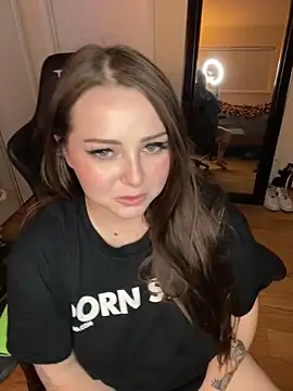 Snapshot of Kira_tattoo chatting on 02-12-25, 05:47 Kira tattoo online show from 02-12-25, 05:47