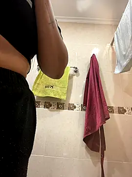 Snapshot of Fancyxlove chatting on 10-28-25, 12:41 Fancyxlove online show from 10-28-25, 12:41