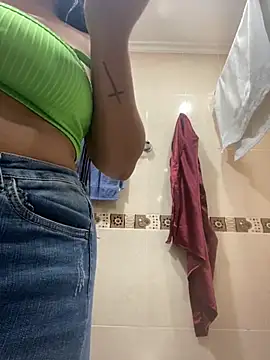 Snapshot of Fancyxlove chatting on 11-06-25, 12:39 Fancyxlove online show from 11-06-25, 12:39