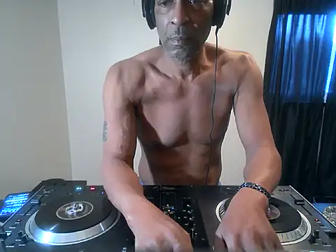 longdick4you8686 online show from 02-13-25, 03:14