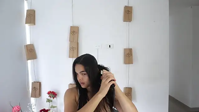 Snapshot of _Vahos_ chatting on 02-12-25, 05:48 Vahos online show from 02-12-25, 05:48