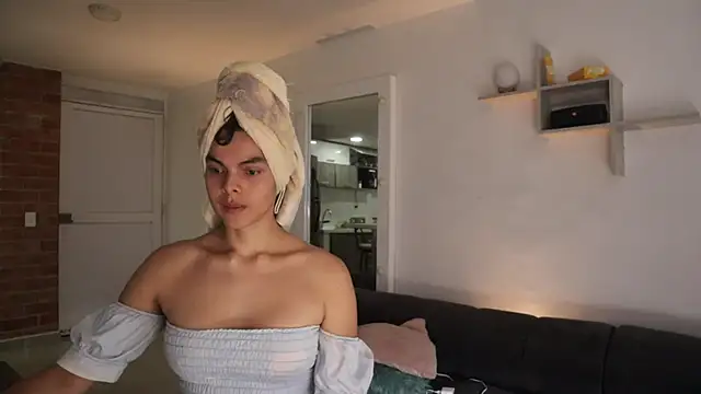 Snapshot of _Vahos_ chatting on 09-29-25, 05:07 Vahos online show from 09-29-25, 05:07