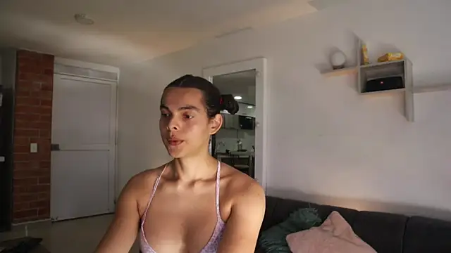 Snapshot of _Vahos_ chatting on 10-02-25, 05:20 Vahos online show from 10-02-25, 05:20