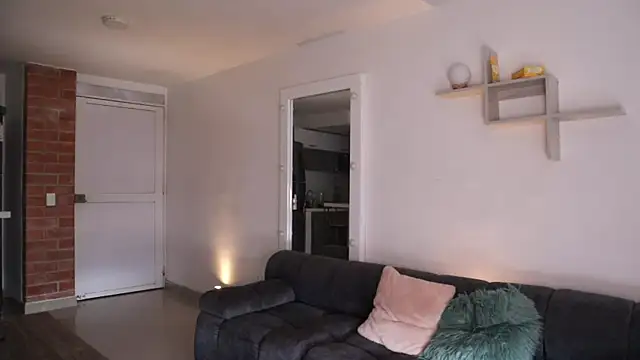 Snapshot of _Vahos_ chatting on 10-19-25, 05:13 Vahos online show from 10-19-25, 05:13