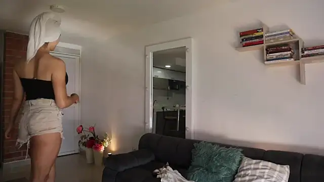 Snapshot of _Vahos_ chatting on 11-25-25, 05:13 Vahos online show from 11-25-25, 05:13