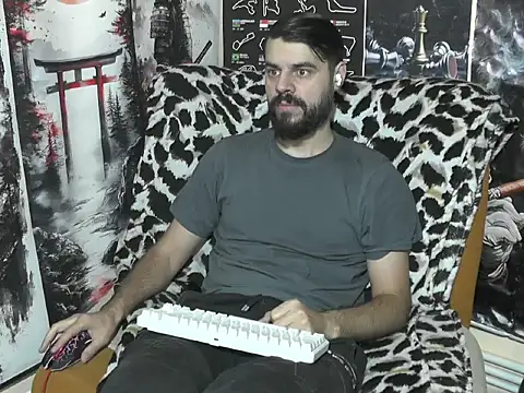 Snapshot of 00george chatting on 12-05-25, 04:43 00george online show from 12-05-25, 04:43