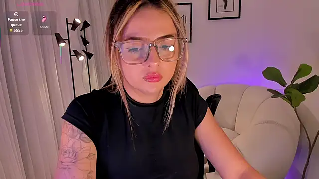 AmyWood online show from 02-10-26, 08:02