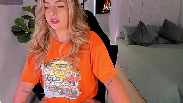 AmyWood online show from 02-25-26, 06:39