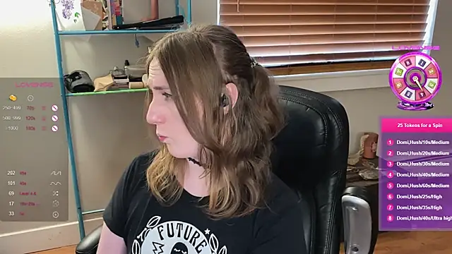 luluvaladon online show from 02-28-25, 11:56