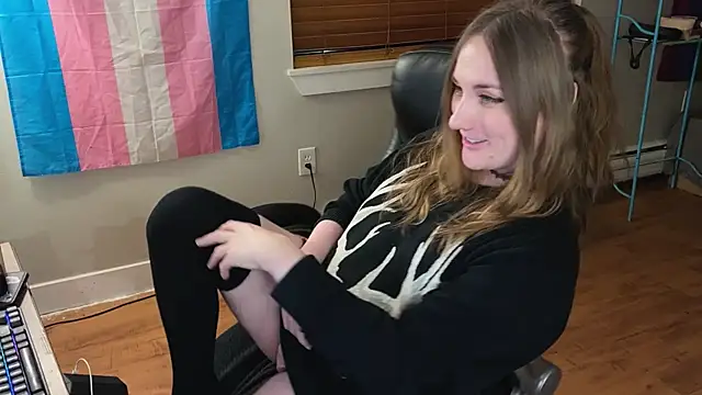 luluvaladon online show from 09-28-25, 04:29