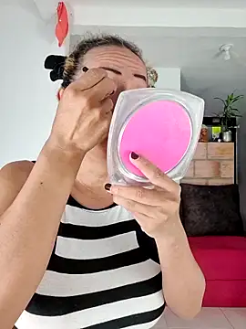 Snapshot of YOURSDEBORA chatting on 11-25-25, 07:36 YOURSDEBORA online show from 11-25-25, 07:36