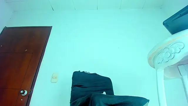 Snapshot of SEXYBABYGIRLTS chatting on 12-15-24, 08:04 SEXYBABYGIRLTS online show from 12-15-24, 08:04