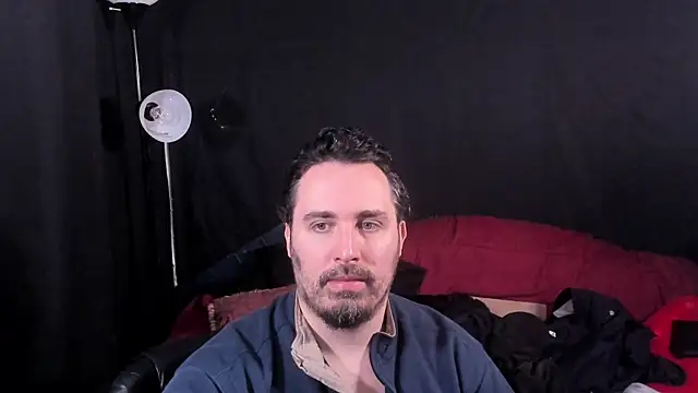 Snapshot of Metalstud chatting on 12-19-25, 02:40 Metalstud online show from 12-19-25, 02:40