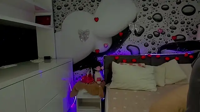 AlmaFancy online show from 02-02-26, 07:29