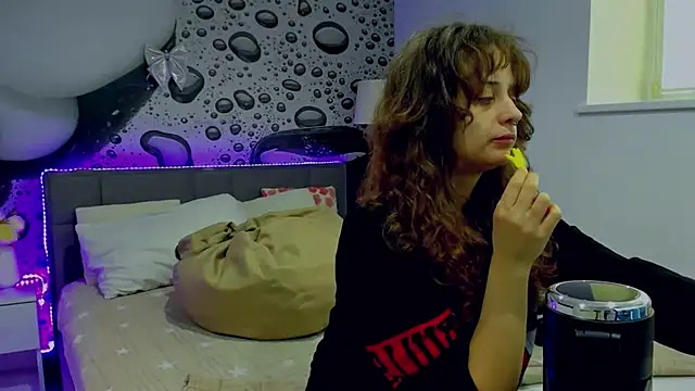 AlmaFancy online show from 04-09-26, 05:29