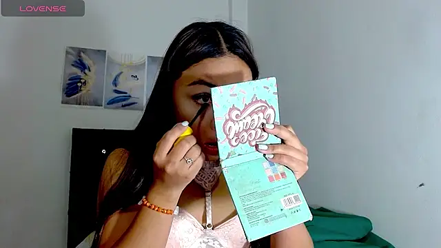 Snapshot of Kylie_loveee chatting on 12-14-25, 02:11 Kylie loveee online show from 12-14-25, 02:11