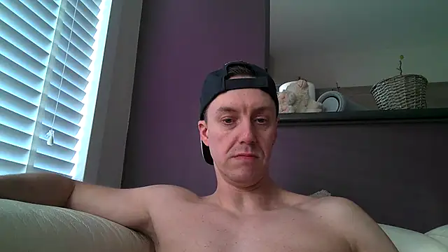 Snapshot of ploki2180 chatting on 03-02-25, 03:27 ploki2180 online show from 03-02-25, 03:27