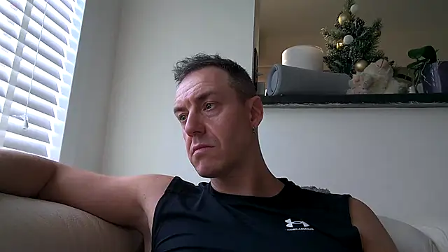 Snapshot of ploki2180 chatting on 01-18-26, 02:43 ploki2180 online show from 01-18-26, 02:43