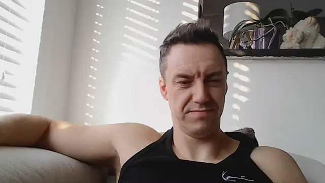 Snapshot of ploki2180 chatting on 03-21-26, 06:40 ploki2180 online show from 03-21-26, 06:40