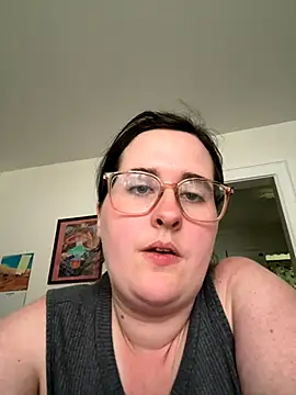 Snapshot of Luce127 chatting on 09-13-25, 09:47 Luce127 online show from 09-13-25, 09:47