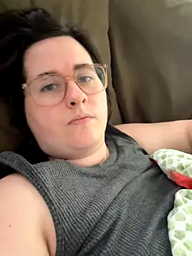 Snapshot of Luce127 chatting on 09-14-25, 04:50 Luce127 online show from 09-14-25, 04:50