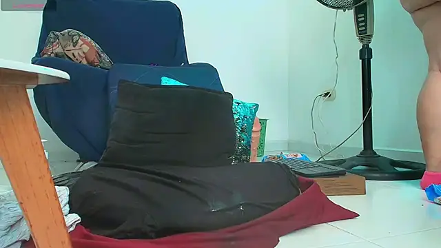 Snapshot of abigail_curvy chatting on 03-17-25, 03:18 abigail curvy online show from 03-17-25, 03:18