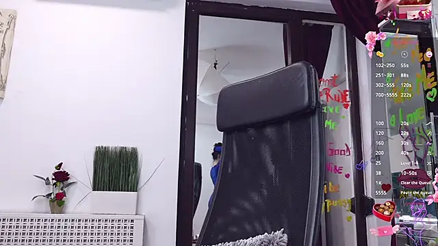 Snapshot of LexyRene chatting on 11-14-25, 09:24 LexyRene online show from 11-14-25, 09:24