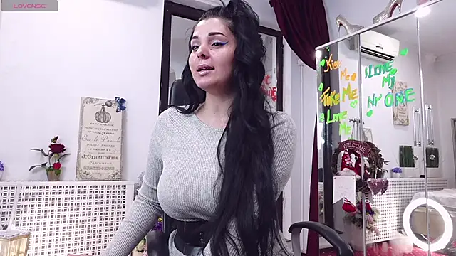 Snapshot of LexyRene chatting on 11-19-25, 09:59 LexyRene online show from 11-19-25, 09:59