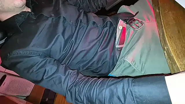 Snapshot of -luckybong- chatting on 01-13-25, 05:02 -luckybong- online show from 01-13-25, 05:02