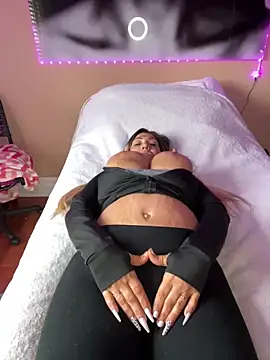 Snapshot of LittleMissEeve chatting on 02-26-25, 06:21 LittleMissEeve online show from 02-26-25, 06:21