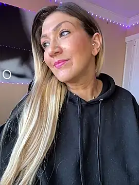 Snapshot of LittleMissEeve chatting on 02-27-25, 04:32 LittleMissEeve online show from 02-27-25, 04:32