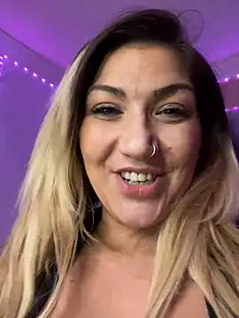 Snapshot of LittleMissEeve chatting on 03-08-25, 04:01 LittleMissEeve online show from 03-08-25, 04:01