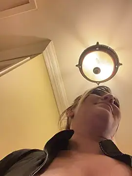 Snapshot of LittleMissEeve chatting on 03-14-25, 05:24 LittleMissEeve online show from 03-14-25, 05:24