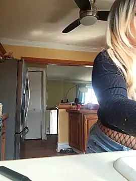 Snapshot of LittleMissEeve chatting on 03-18-25, 07:53 LittleMissEeve online show from 03-18-25, 07:53