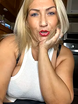 Snapshot of LittleMissEeve chatting on 09-13-25, 03:17 LittleMissEeve online show from 09-13-25, 03:17