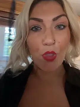 Snapshot of LittleMissEeve chatting on 09-13-25, 09:14 LittleMissEeve online show from 09-13-25, 09:14