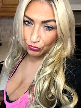 Snapshot of LittleMissEeve chatting on 09-19-25, 11:05 LittleMissEeve online show from 09-19-25, 11:05