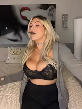 Snapshot of LittleMissEeve chatting on 10-22-25, 02:01 LittleMissEeve online show from 10-22-25, 02:01