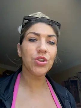 Snapshot of LittleMissEeve chatting on 11-05-25, 05:13 LittleMissEeve online show from 11-05-25, 05:13