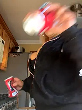 Snapshot of LittleMissEeve chatting on 11-14-25, 07:01 LittleMissEeve online show from 11-14-25, 07:01