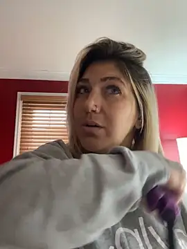 Snapshot of LittleMissEeve chatting on 11-18-25, 04:11 LittleMissEeve online show from 11-18-25, 04:11