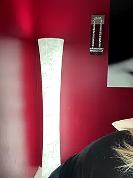 Snapshot of LittleMissEeve chatting on 11-19-25, 04:12 LittleMissEeve online show from 11-19-25, 04:12